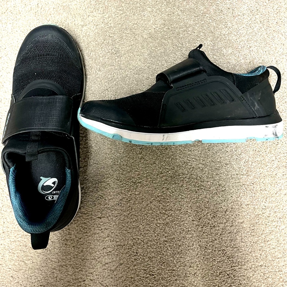 Pearl Izumi vesta cycling shoes - women’s size 39.5 (7.75)